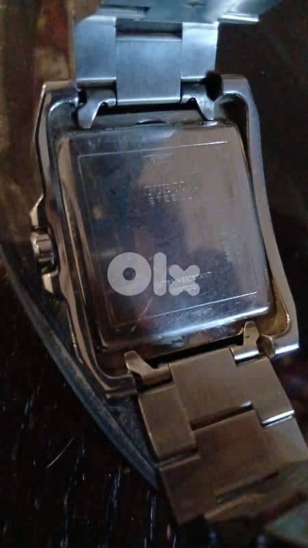 ساعه guess اصليه 2
