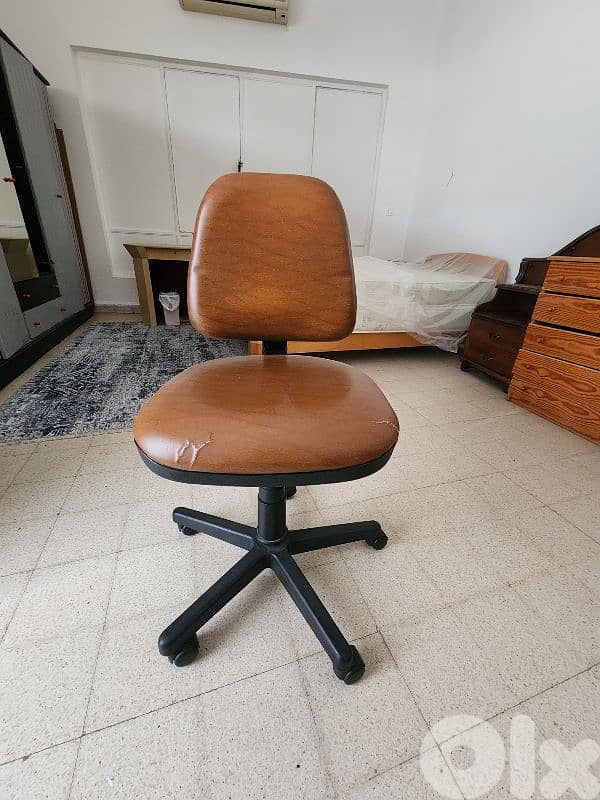 desk chair 1