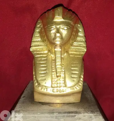 رأس تمثال نحاس