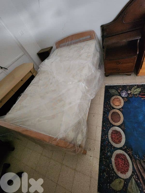 Bed with matress 0