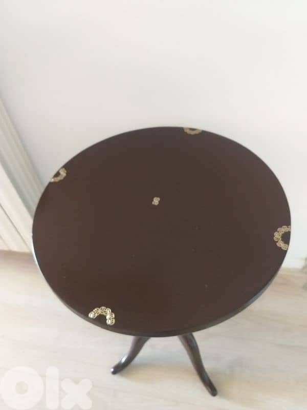 Side Table very good condition 2