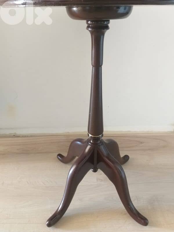 Side Table very good condition 3