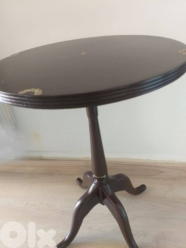 Excellent condition Side wood Table 3