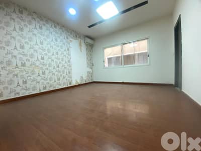 Office for Rent in Badaroمكتب للإيجار في بدارو