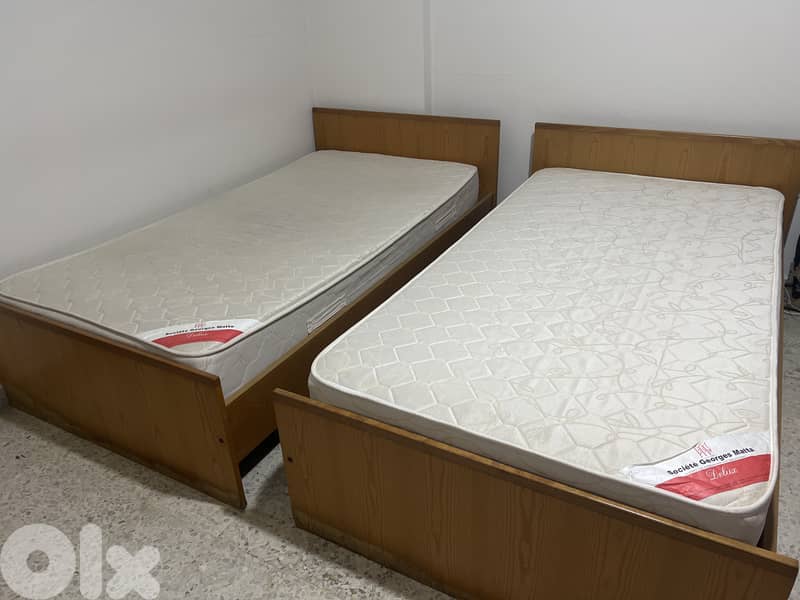 2 beds with 2 mattresses (100 cm x 195cm) 0