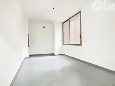 Office for rent in Jdeideh MQOA27