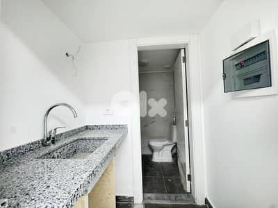 Office for rent in Jdeideh MQOA27