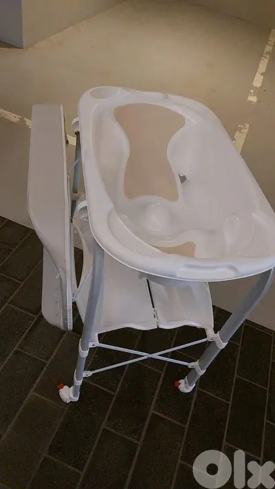 Bath tub