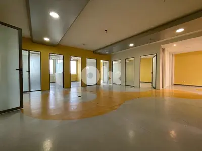 Large office in corporate bld sodeco