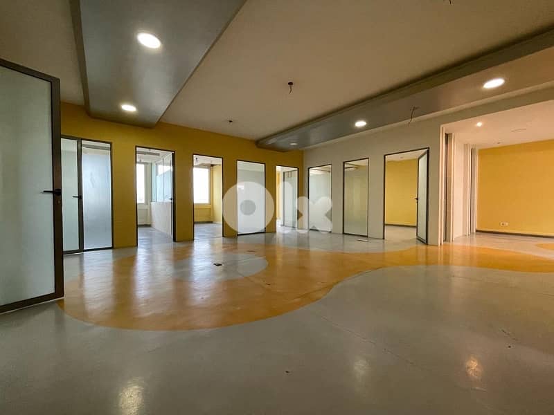 Large office in corporate bld sodeco 0