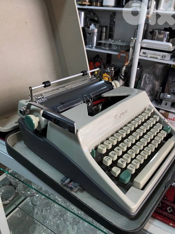 Typewriter 0
