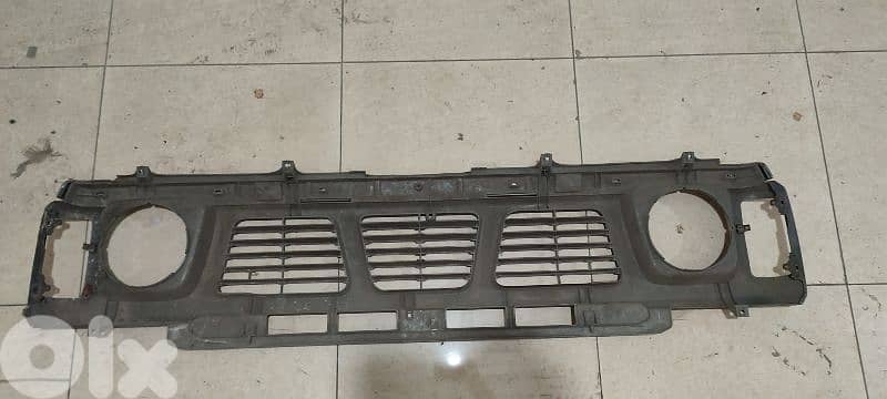 Vintage Nissan Patrol 160 Series (MQ) Front Grille - Round Headlight 1
