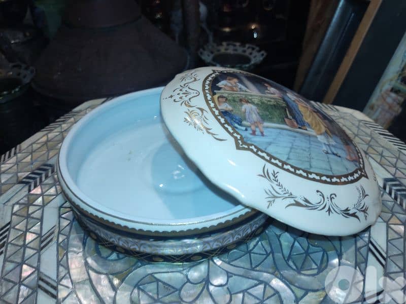 Vintage Limoges Porcelain Trinket Box – Fragonard-Style Courting Scene 2