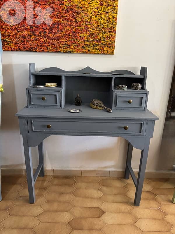 desk, makeup 1