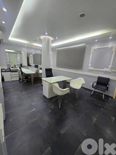 مكتب مجهز للايجار في الحازمية High end finishing Office in Hazmieh