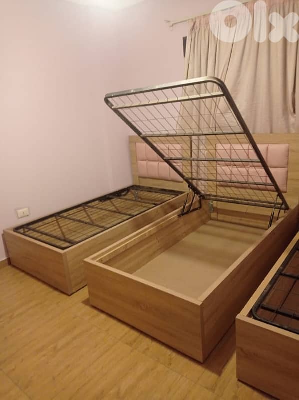 تخوت مع صندوق 0