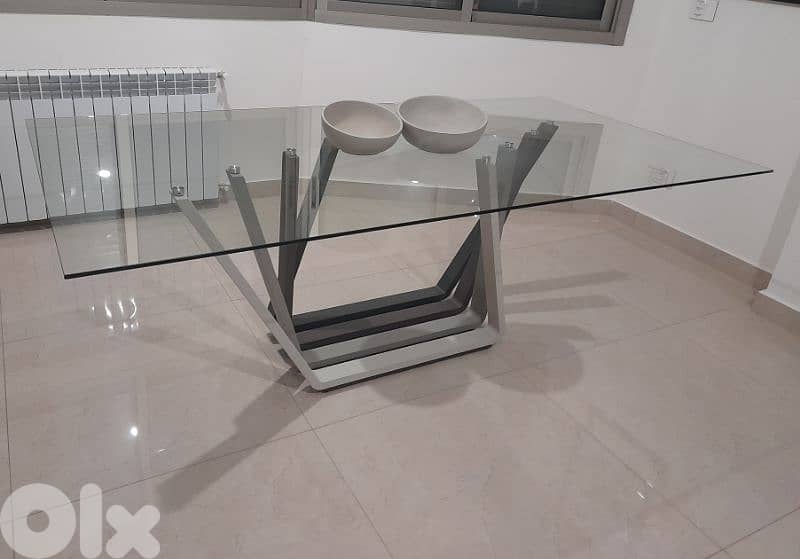 Dining Table 0