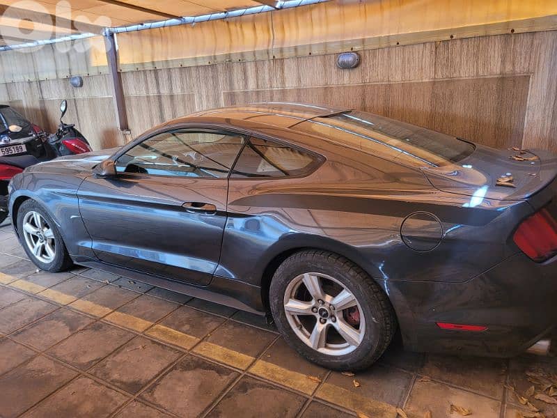 Ford Mustang 2015 0