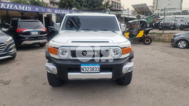 Toyota FJ Cruiser 2014 white 0