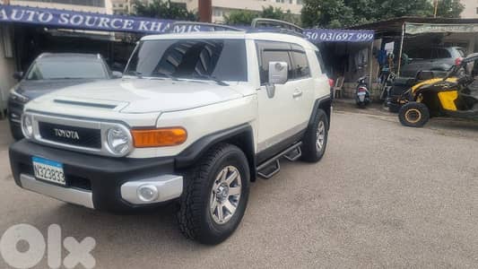 Toyota FJ Cruiser 2014 white