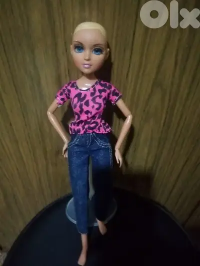 MOXIE TEENZ Articulated Long As new doll wearing without a Wig=21$