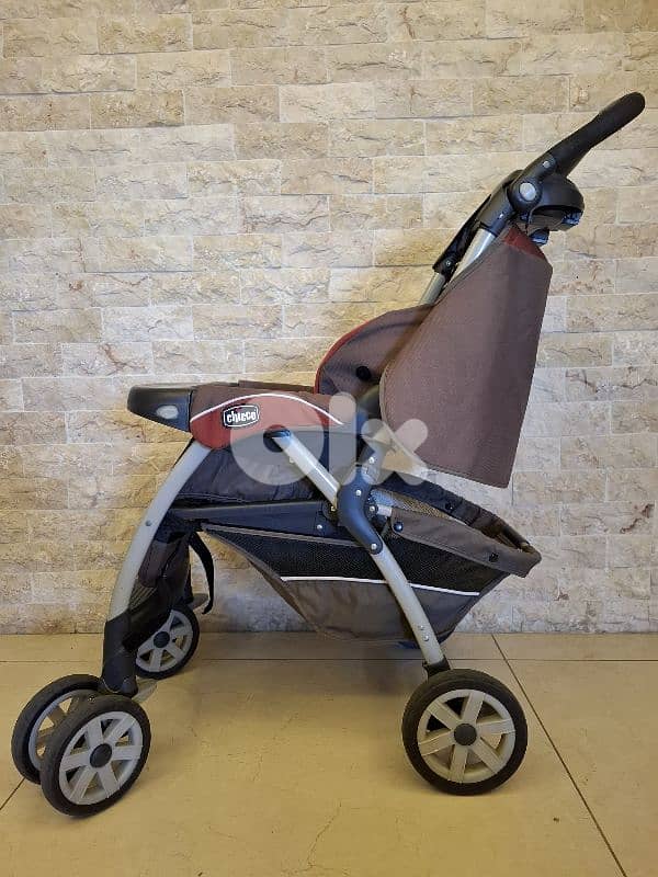 Chicco trolli, car seat, child carrier bath tub. 7