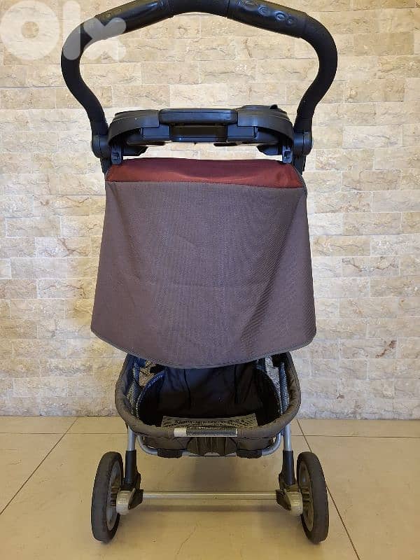 Chicco trolli, car seat, child carrier bath tub. 8
