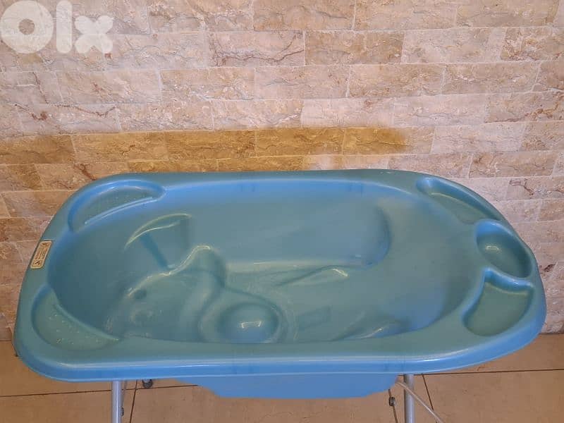 Chicco trolli, car seat, child carrier bath tub. 10