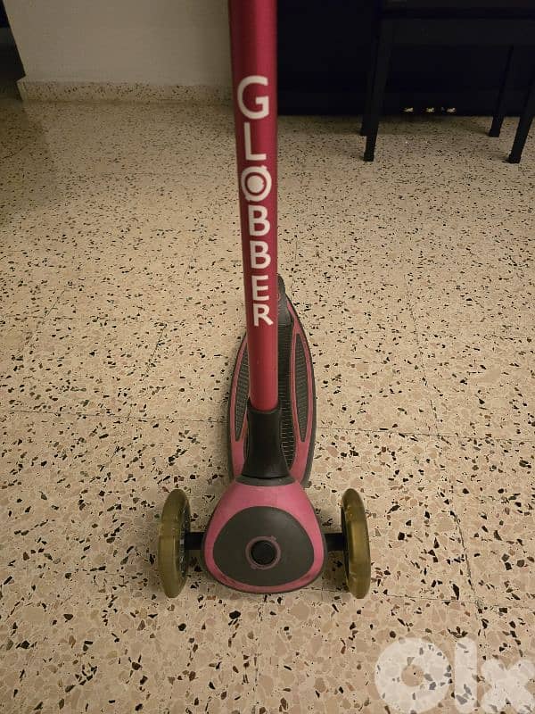Globber Master Lights 3-wheel light-up Pink Scooter- foldable - l 6