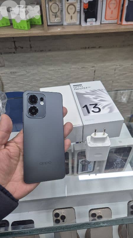 oppo reno 13 f 5g 512g 12 g ram used like new. 0
