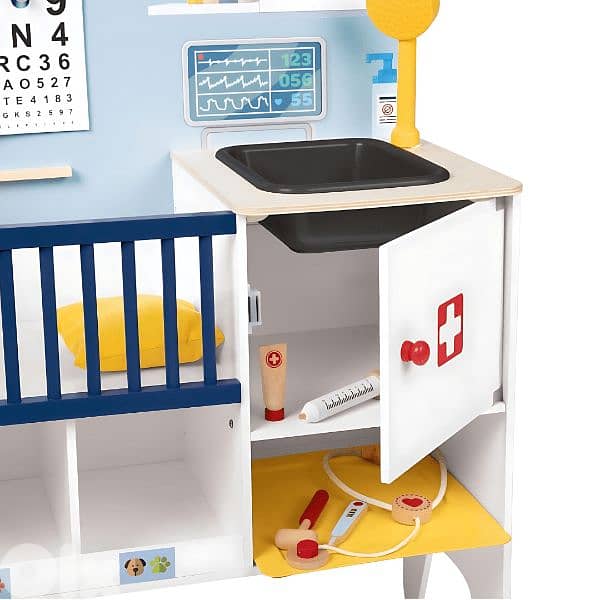 playtive clinic & vet play 2 in 1 doctor role 3