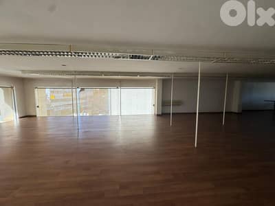 Showroom for rent in Mazrat Yachouh - صالة عرض للإيجار في مزرعة يشوع