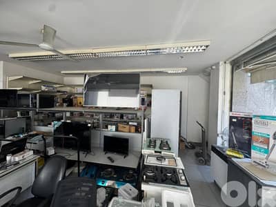 Showroom for rent in Mazrat Yachouh - صالة عرض للإيجار في مزرعة يشوع