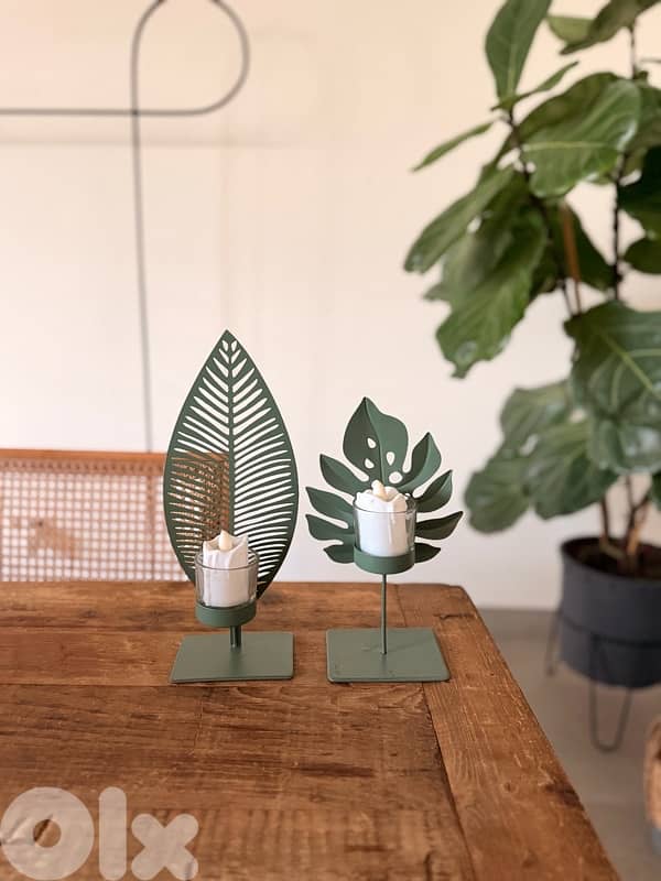 2 candle holders 0