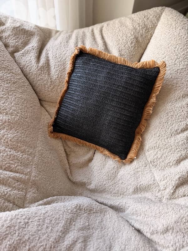 black cushion 0