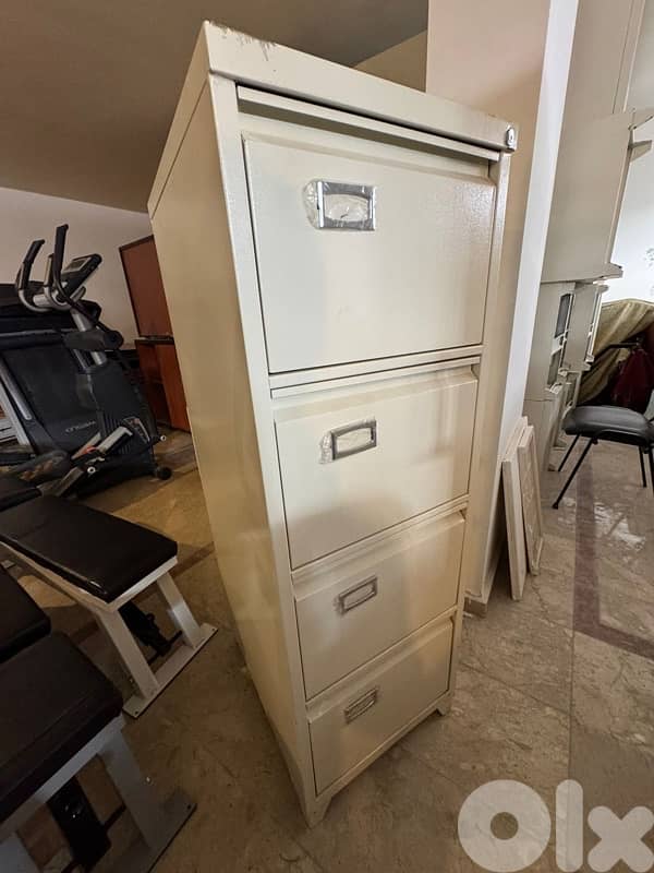 FILING CABINET  4 DRAWER 0