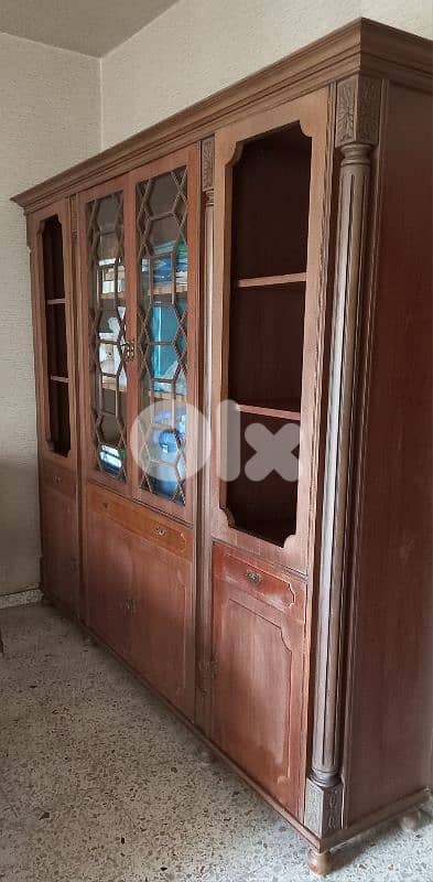 Vintage Grande Armoire-étagère en véritable bois massif. 0