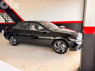 Hyundai Elantra 2025 Limited edition Black on black Brand new 0km