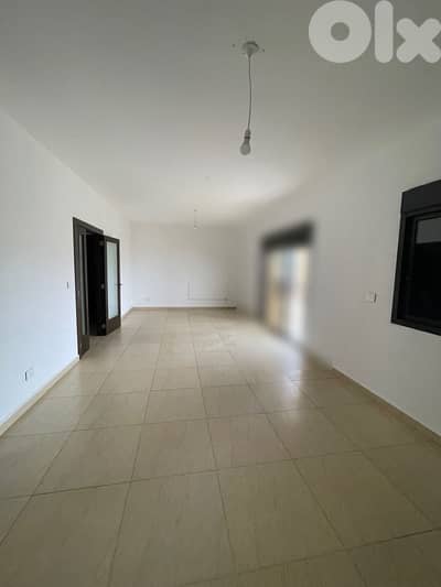 apartment for rent with sea viewاجار سنوي لسكان المنطقه