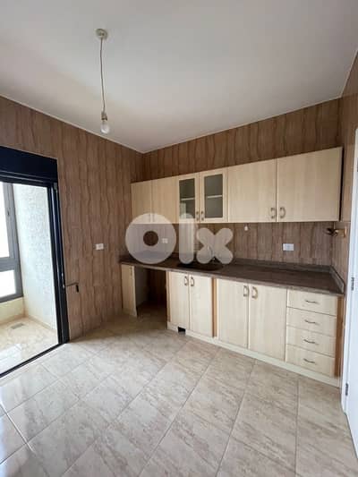 apartment for rent with sea viewاجار سنوي لسكان المنطقه