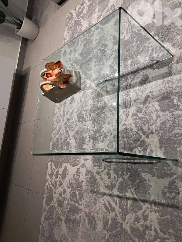 glass table 3