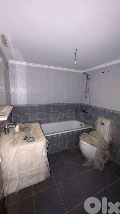 apartment For sale in biaqout شقة للبيع في بياقوت