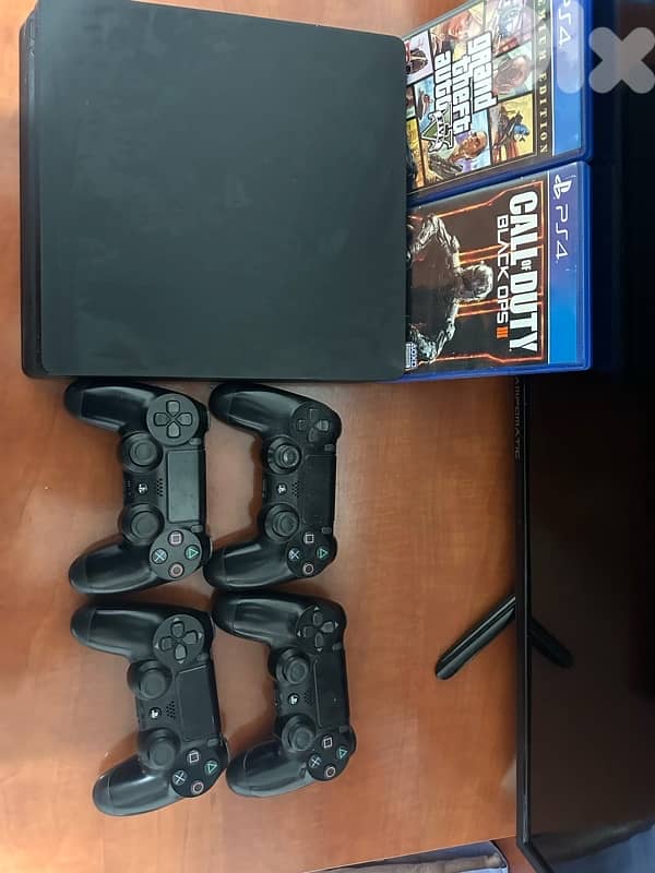 ps4 slim + 4 controllers + 3cds 0