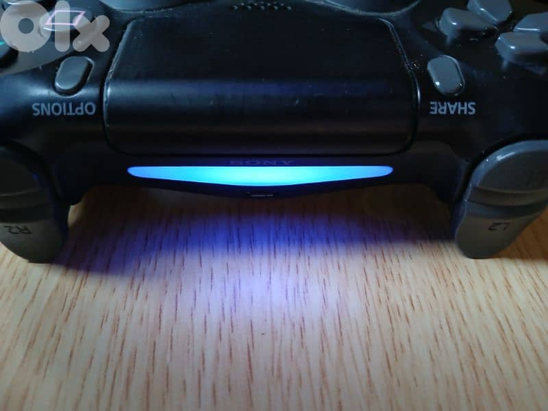 مسكة ps4 اصلية 1