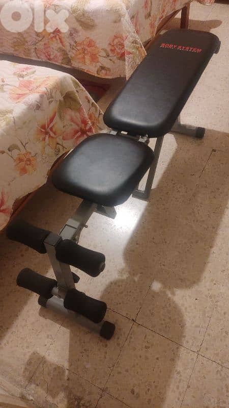 Foldable exercise bench بنش للرياضة barely used 0