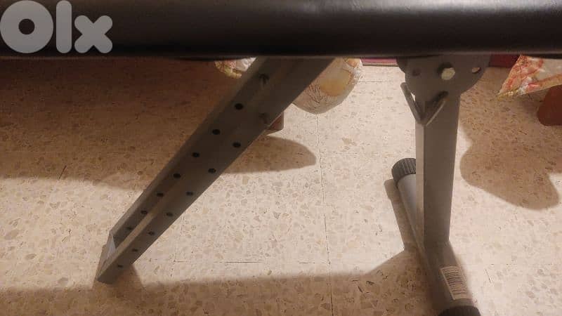 Foldable exercise bench بنش للرياضة barely used 1