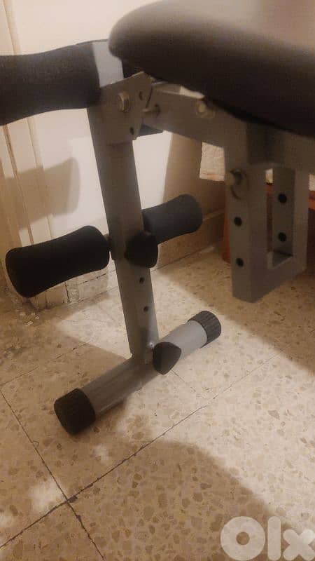Foldable exercise bench بنش للرياضة barely used 2
