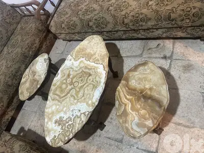 طاولات خشب زان قديمين وجوه رخام