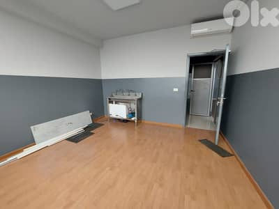 Office For Rent In Dora  مكتب للإيجار في الدورة