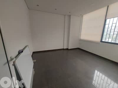 Office For Rent In Dora  مكتب للإيجار في الدورة